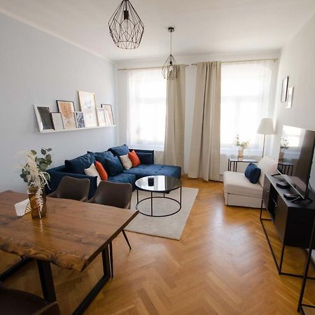 Casarina - Stilvoller Altbau In Zentraler Lage Apartment Dresden Luaran gambar