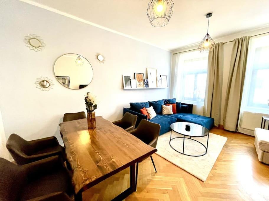 Casarina - Stilvoller Altbau In Zentraler Lage Apartment Dresden Luaran gambar