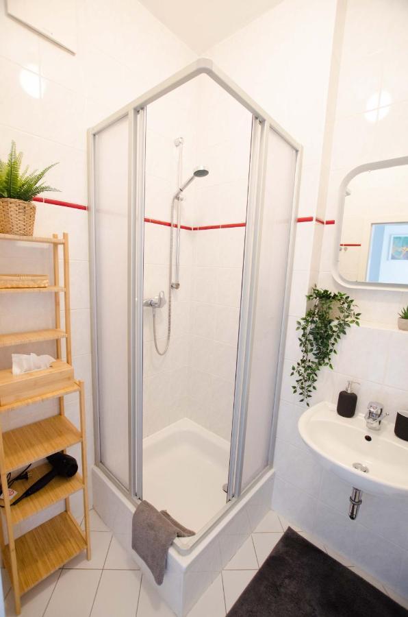 Casarina - Stilvoller Altbau In Zentraler Lage Apartment Dresden Luaran gambar
