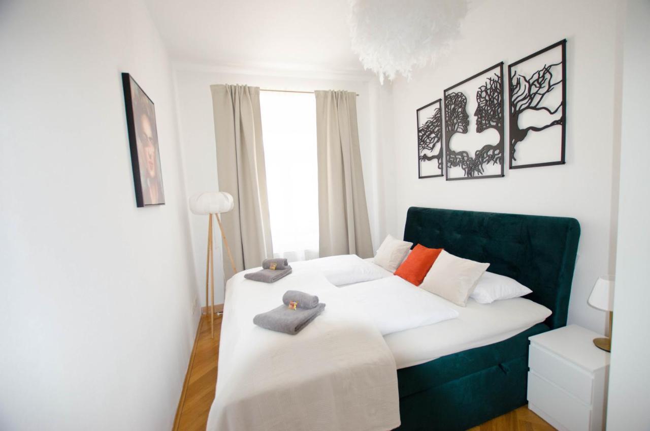 Casarina - Stilvoller Altbau In Zentraler Lage Apartment Dresden Luaran gambar