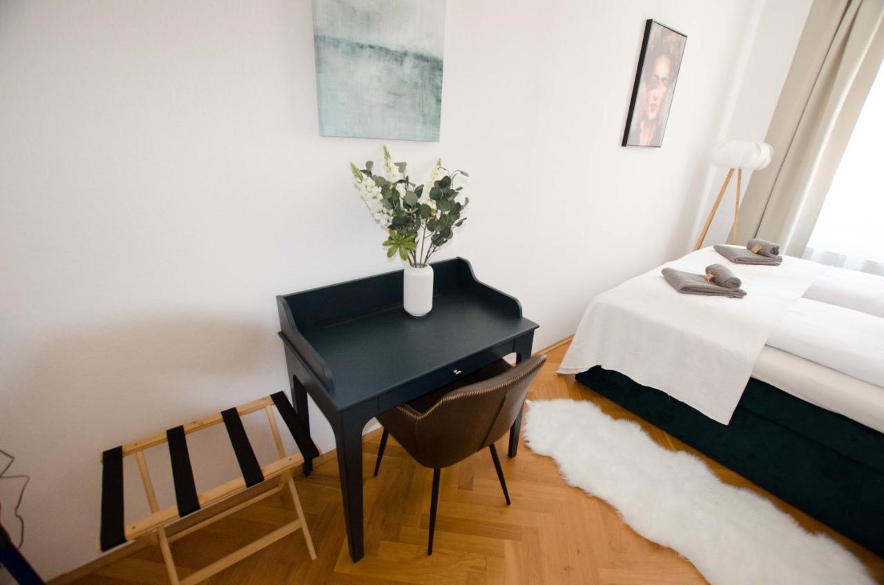 Casarina - Stilvoller Altbau In Zentraler Lage Apartment Dresden Luaran gambar