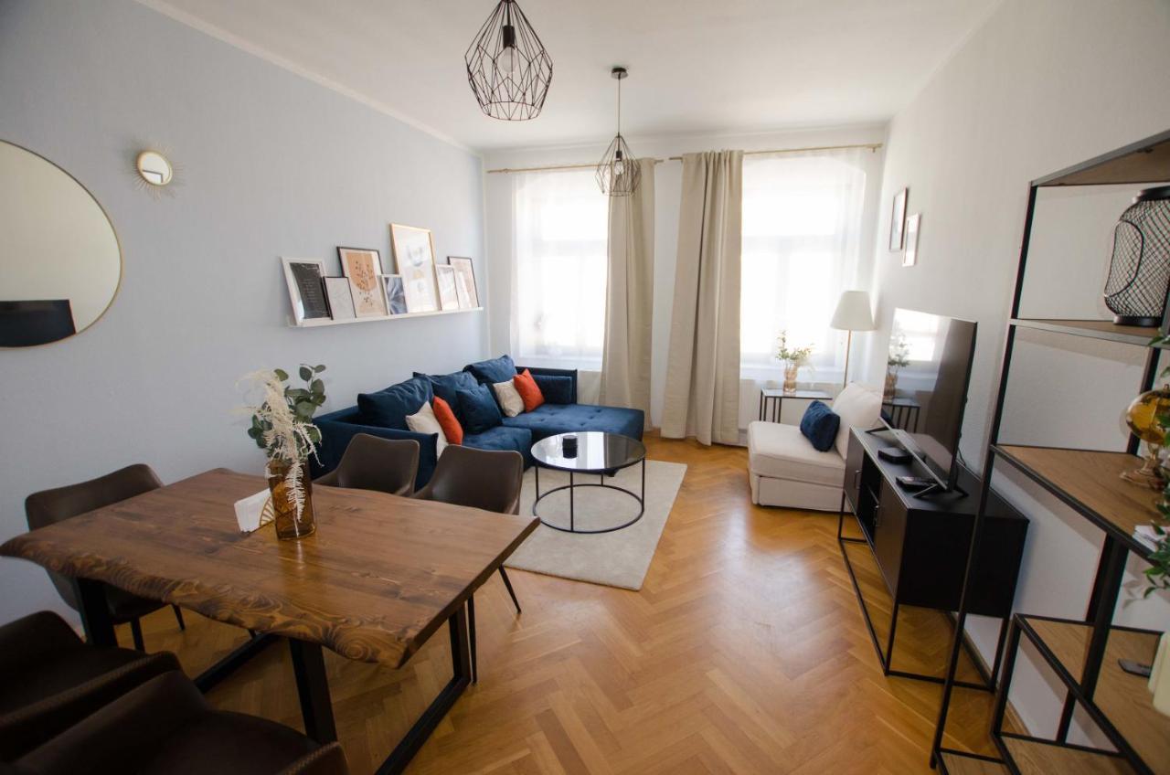 Casarina - Stilvoller Altbau In Zentraler Lage Apartment Dresden Luaran gambar