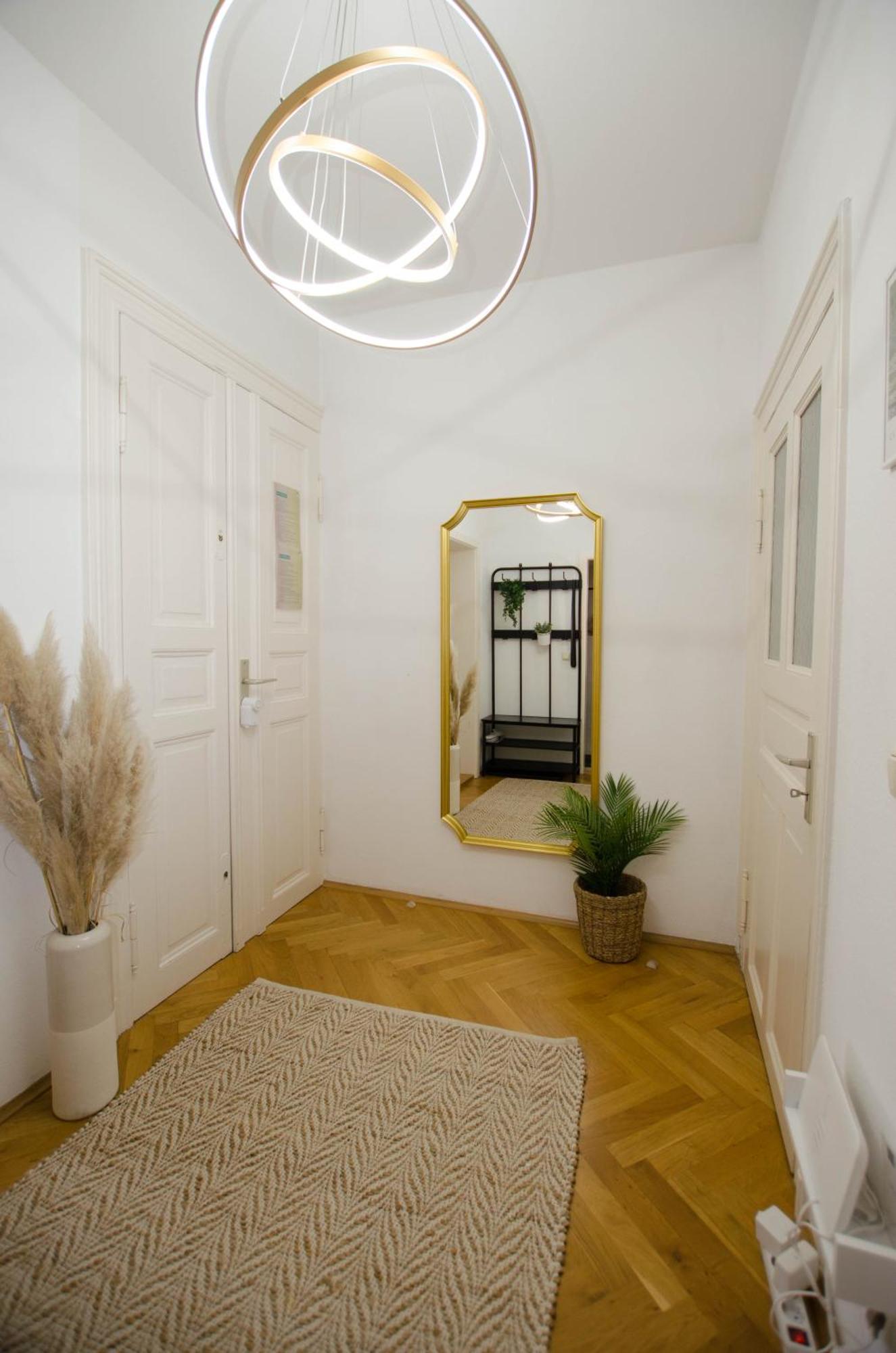 Casarina - Stilvoller Altbau In Zentraler Lage Apartment Dresden Luaran gambar